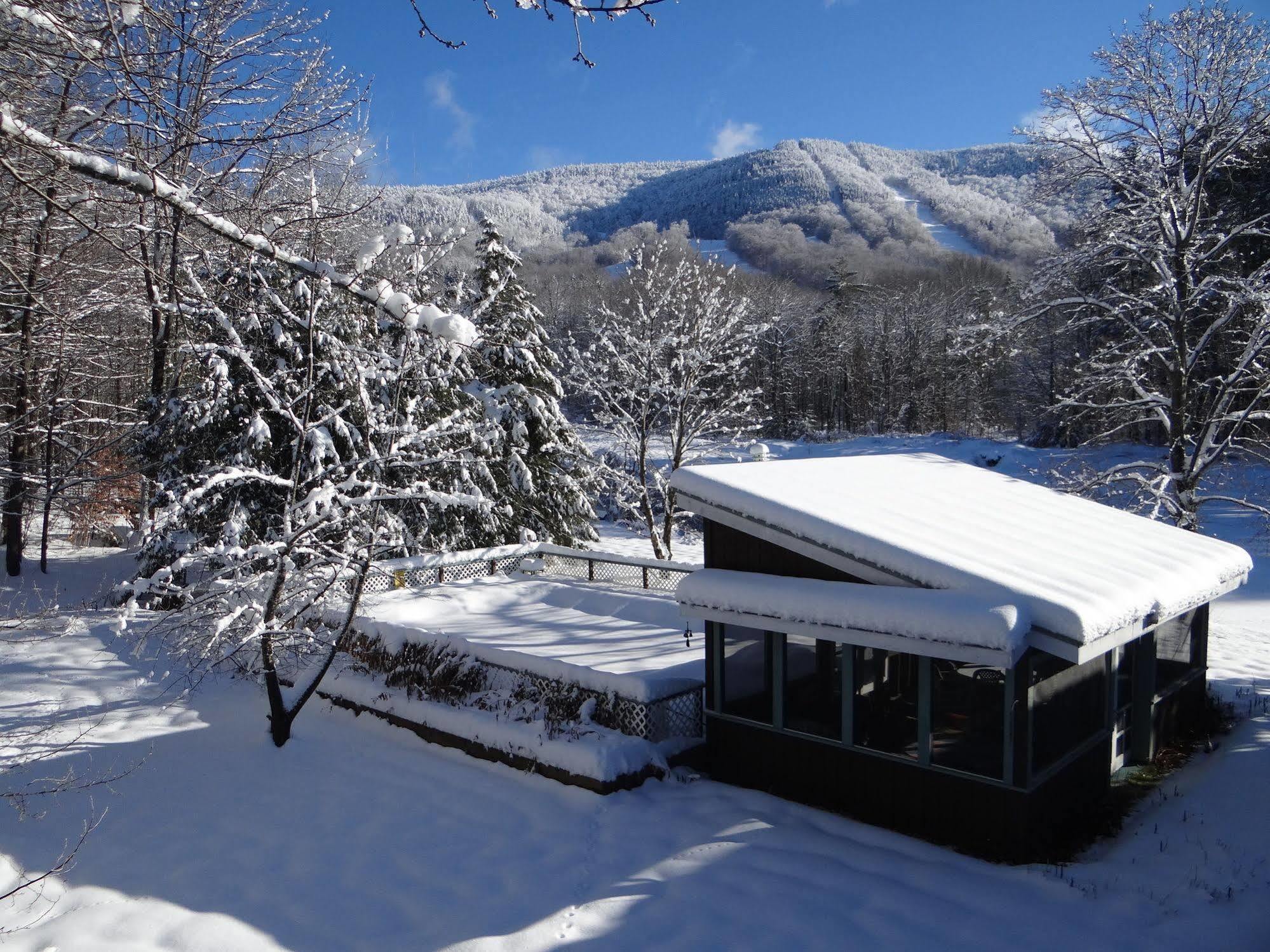 Blue Gentian Lodge At Magic Mountain Londonderry 外观 照片