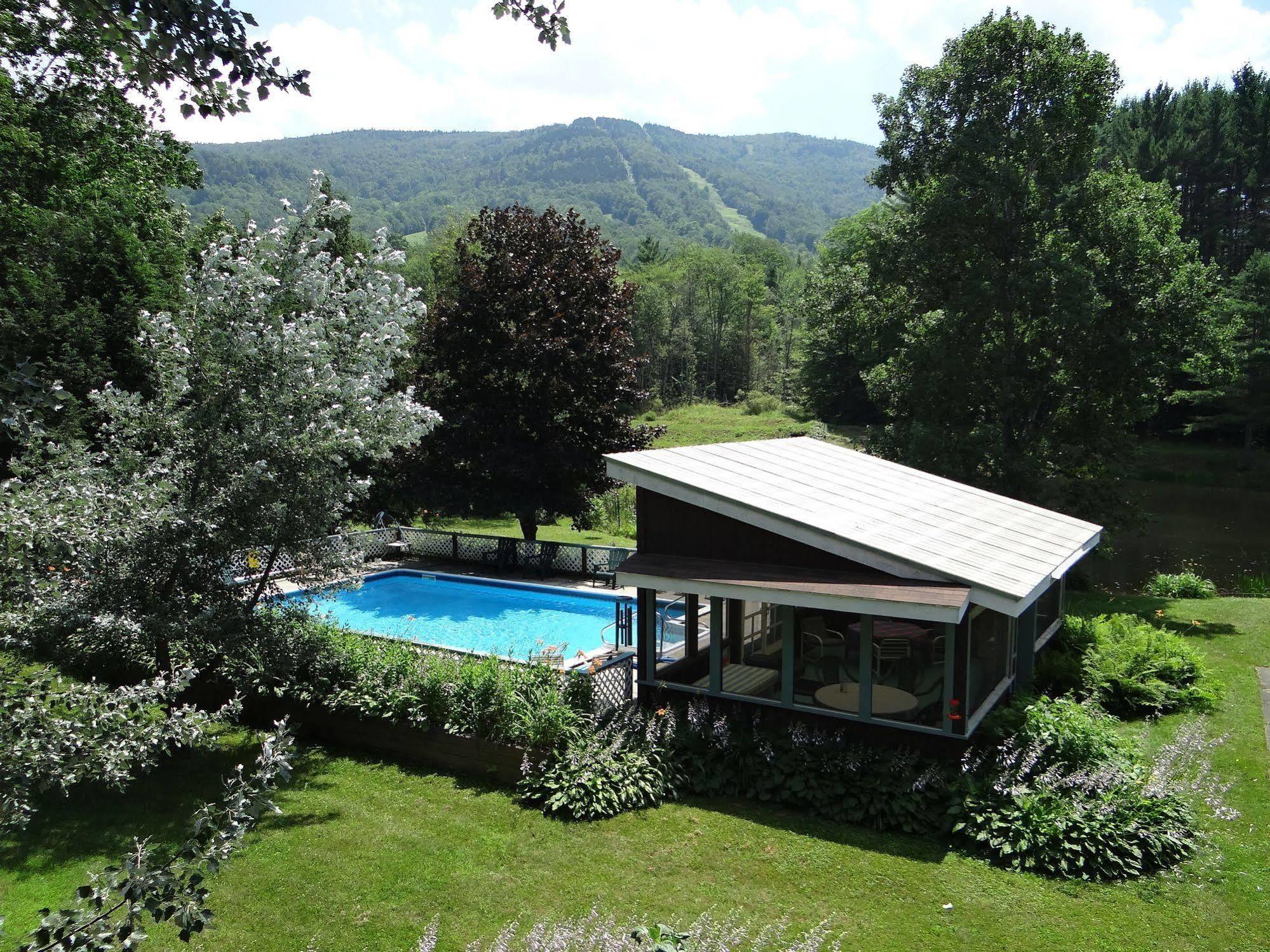 Blue Gentian Lodge At Magic Mountain Londonderry 外观 照片
