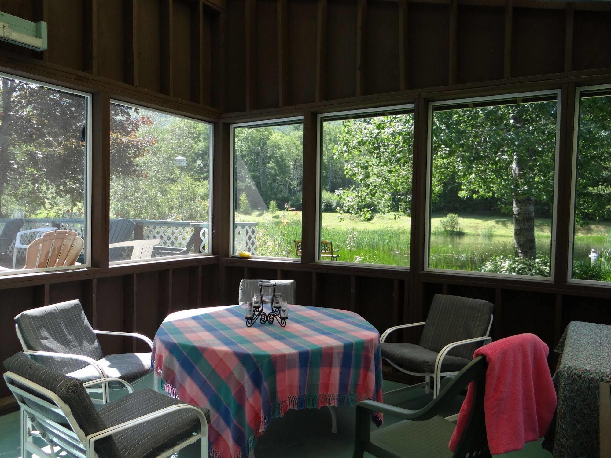 Blue Gentian Lodge At Magic Mountain Londonderry 外观 照片